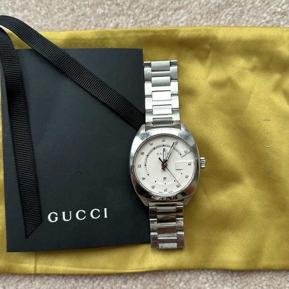 Gucci unisex watch. 7/10 use. No box included is Gucci dust bag - Picture 2 of 9